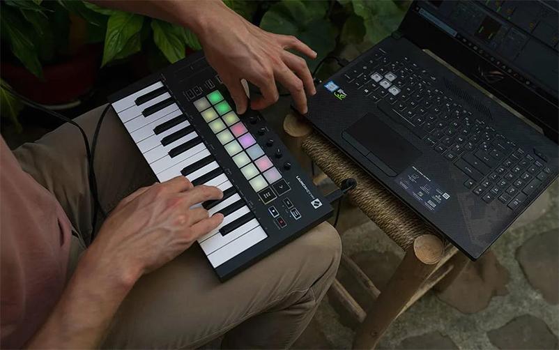 O que é um teclado midi