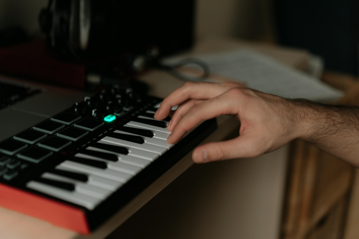 MIDI controller note input in Amped Studio
