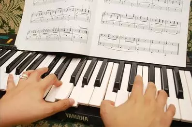 Cara belajar bermain piano
